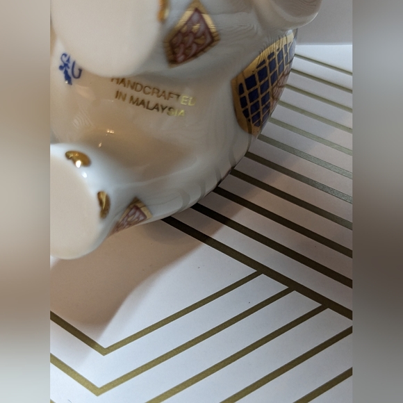 PG Handcrafted In Malaysia Porcelain Elephant Figurine White Gold Blue Red  - Picture 3 of 9